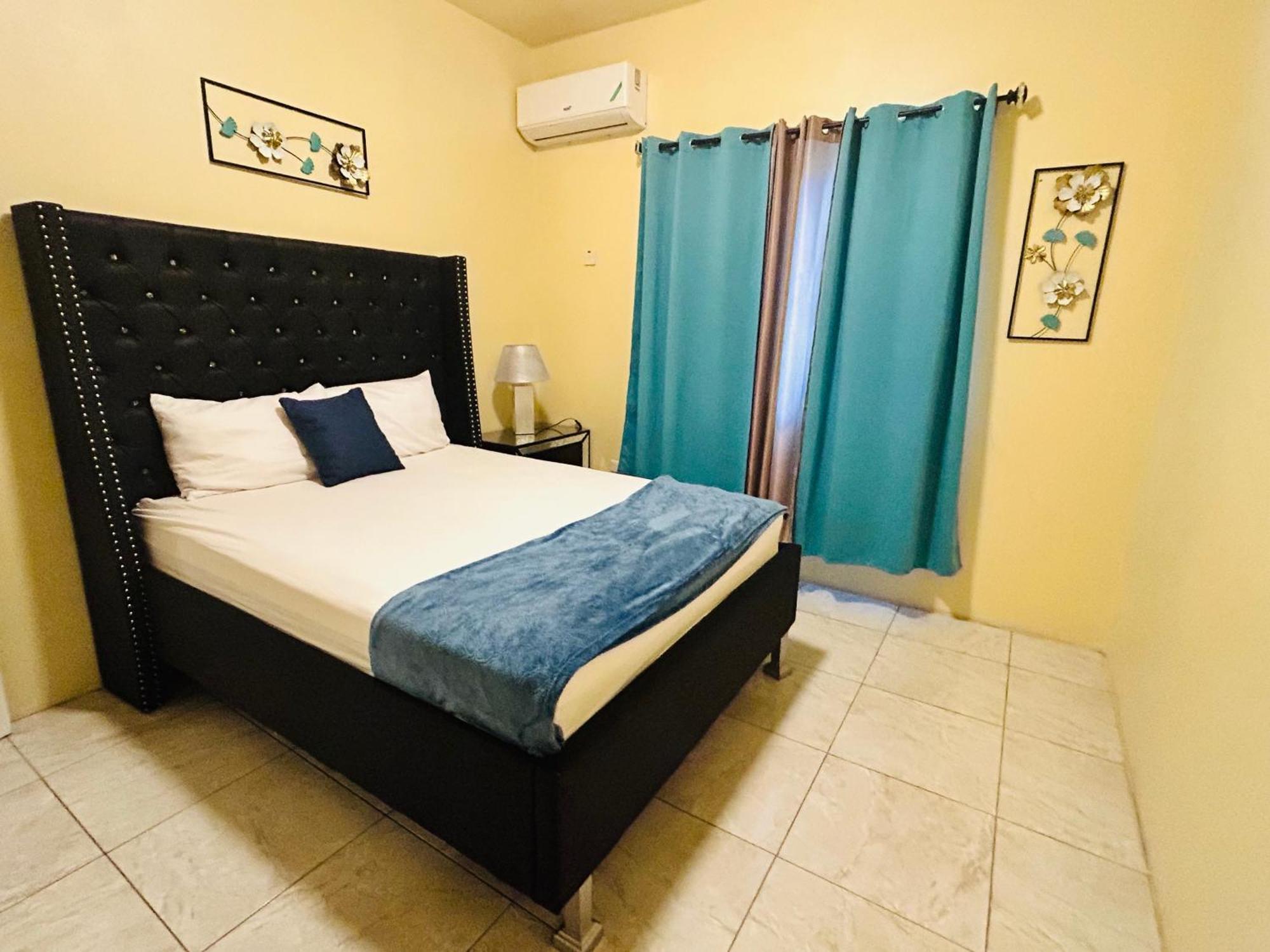 The Rest Stop- Gated Community-24 Hrs Security Montego Bay Exterior photo