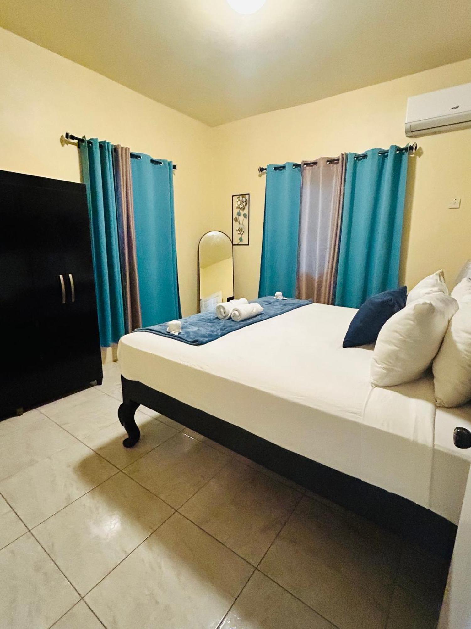 The Rest Stop- Gated Community-24 Hrs Security Montego Bay Exterior photo